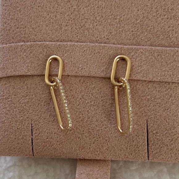 Izakov 14k gold diamond paper clip earrings - Picture 4 of 5
